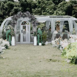 Features and aspects of a glamping resort