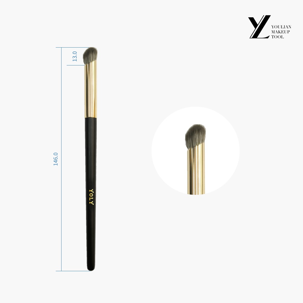 Detailed description of Slant Cut Tube Slope Concealer Brush